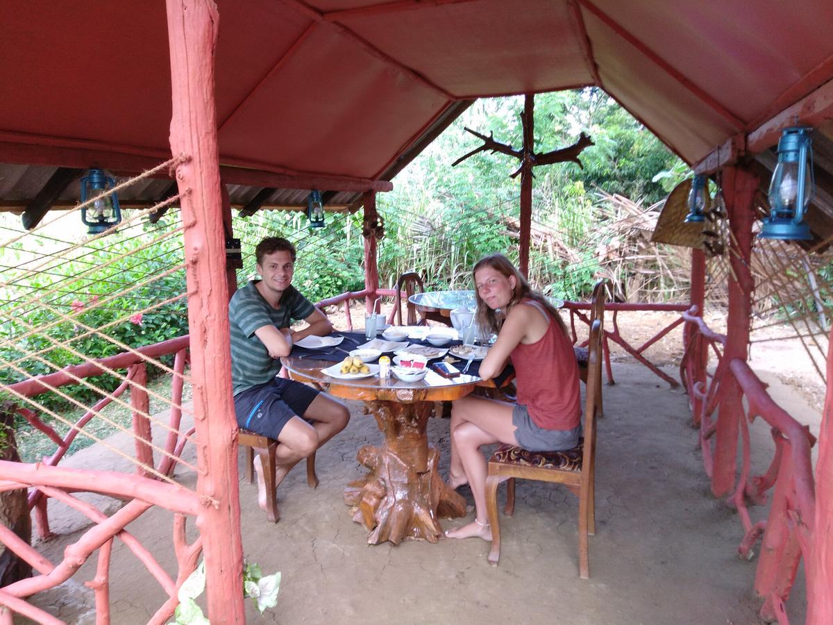 Hotel Sigiri Royal Point Tree House à Sigirîya Extérieur photo